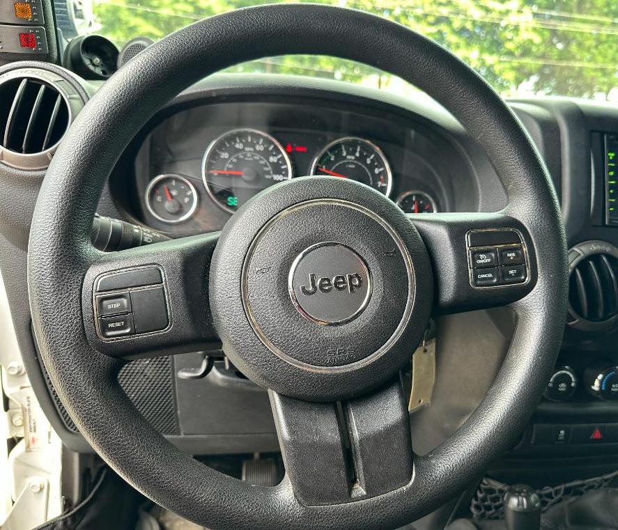 2013 Jeep Wrangler Image 18