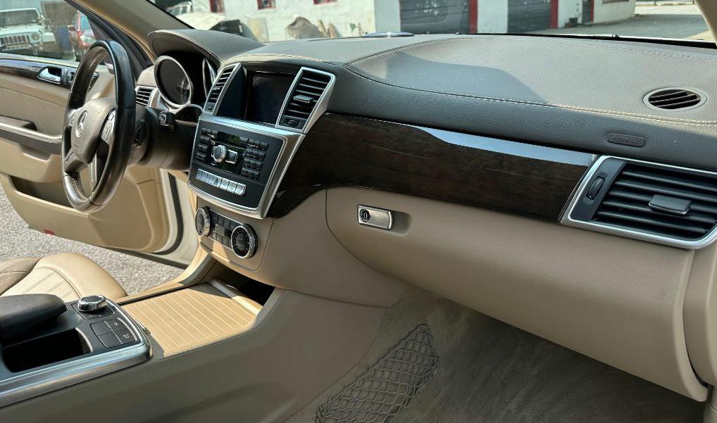 2016 Mercedes-Benz GL-Class Image 10