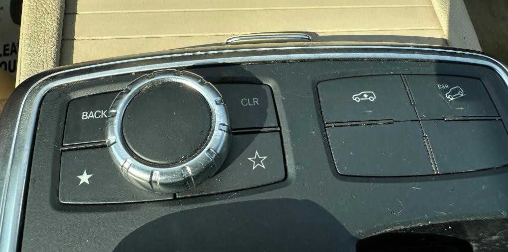 2016 Mercedes-Benz GL-Class Image 28