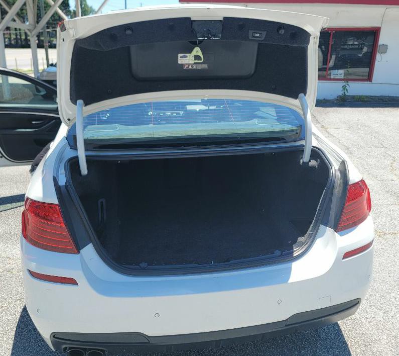 2016 BMW 5 Series Image 11