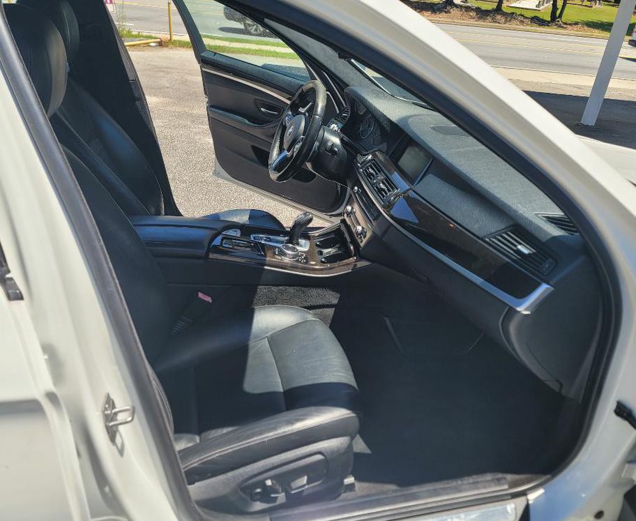 2016 BMW 5 Series Image 25
