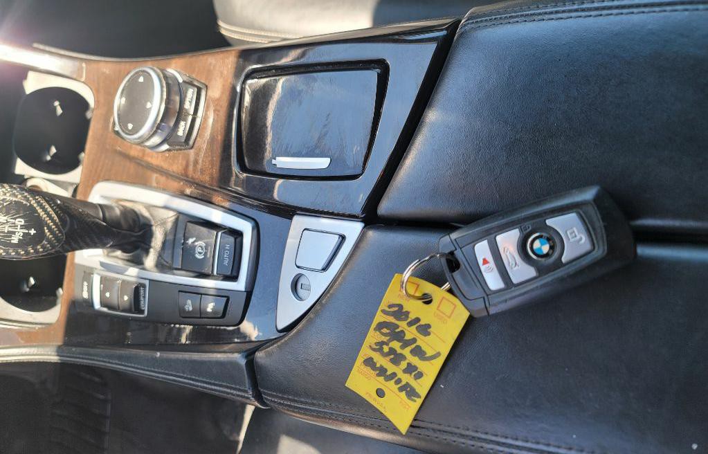 2016 BMW 5 Series Image 30