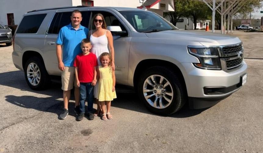 2019 Chevrolet Tahoe Image 2