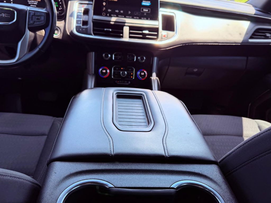 2022 GMC Yukon Image 27