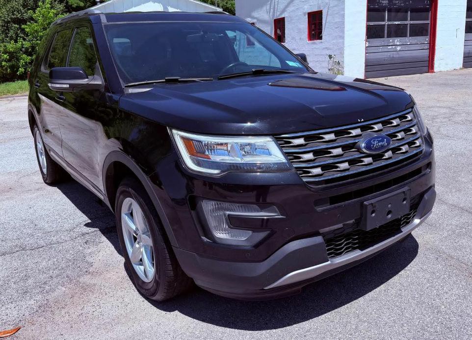 2017 Ford Explorer Image 2