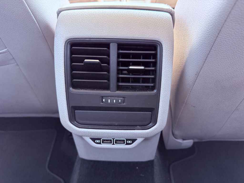 2019 Volkswagen Passat Image 27