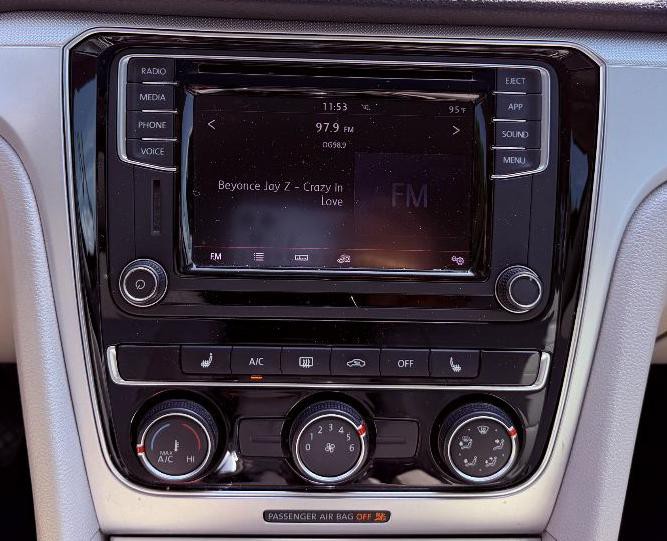 2019 Volkswagen Passat Image 14
