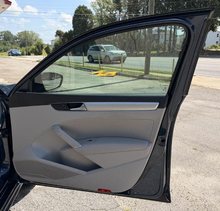 2019 Volkswagen Passat Image 17