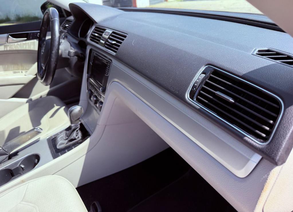 2019 Volkswagen Passat Image 19