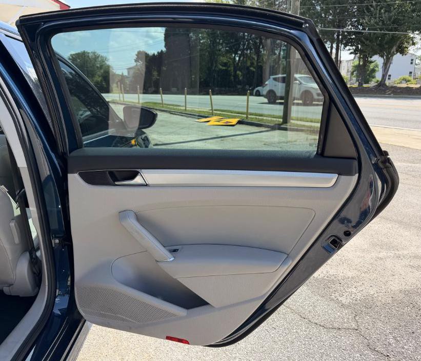 2019 Volkswagen Passat Image 25