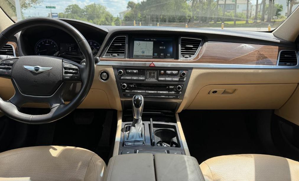 2016 Hyundai Genesis Image 12