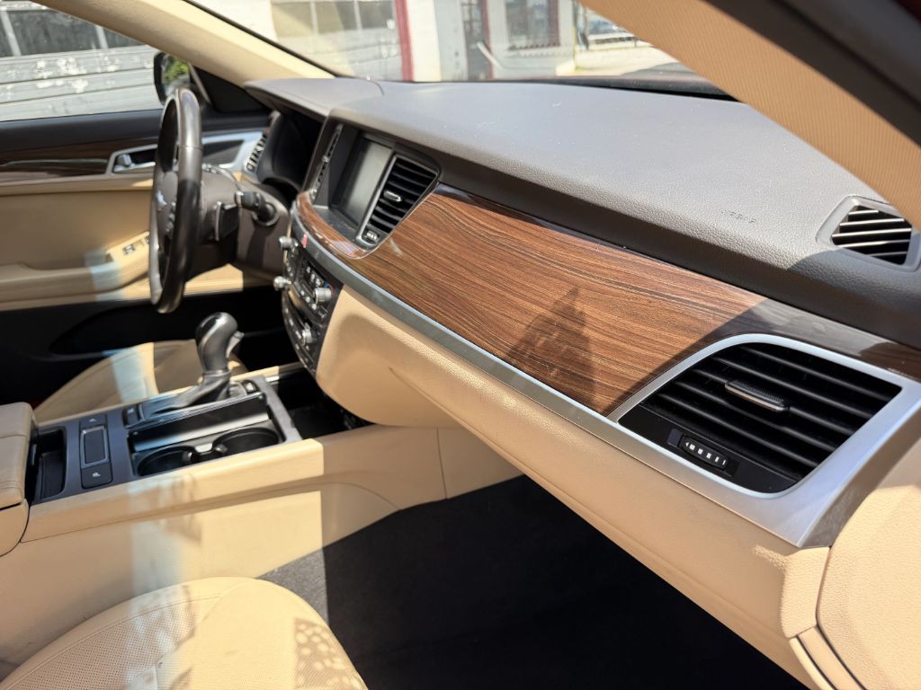 2016 Hyundai Genesis Image 13