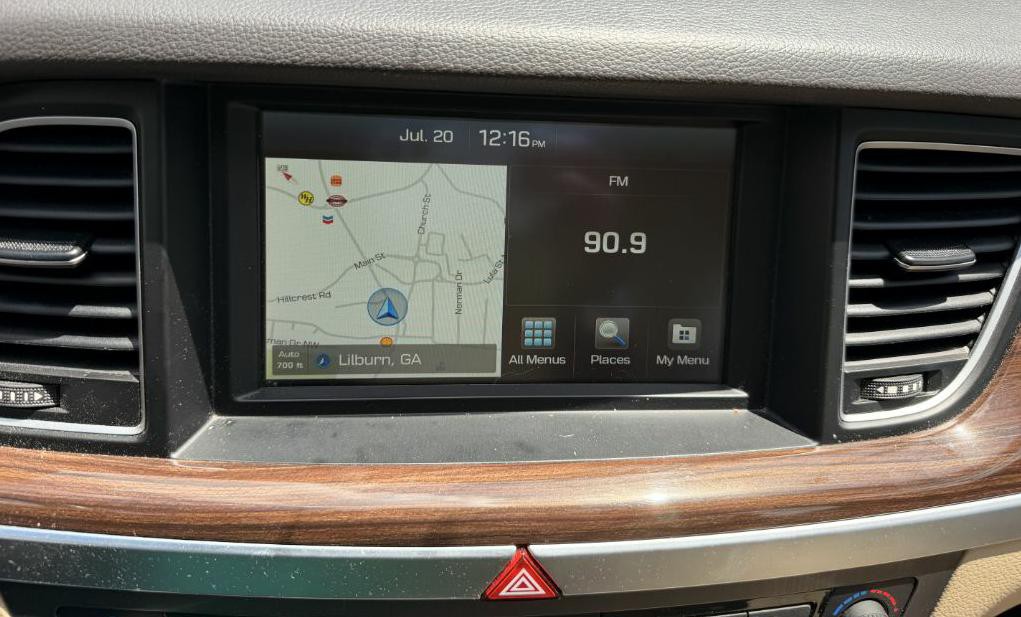 2016 Hyundai Genesis Image 18