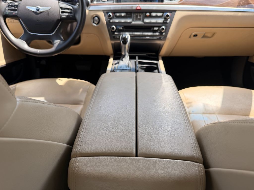 2016 Hyundai Genesis Image 21