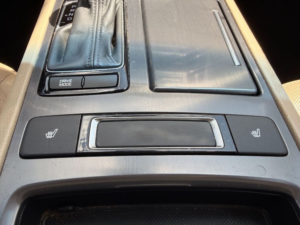 2016 Hyundai Genesis Image 22
