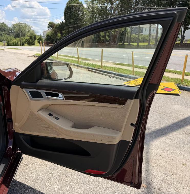 2016 Hyundai Genesis Image 25
