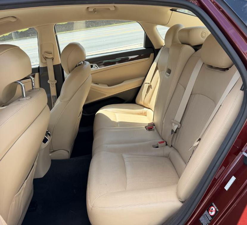 2016 Hyundai Genesis Image 28