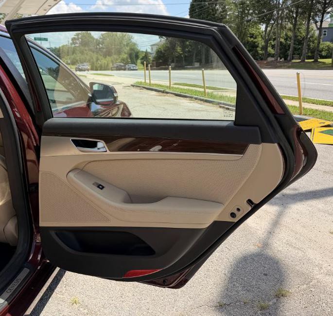 2016 Hyundai Genesis Image 29