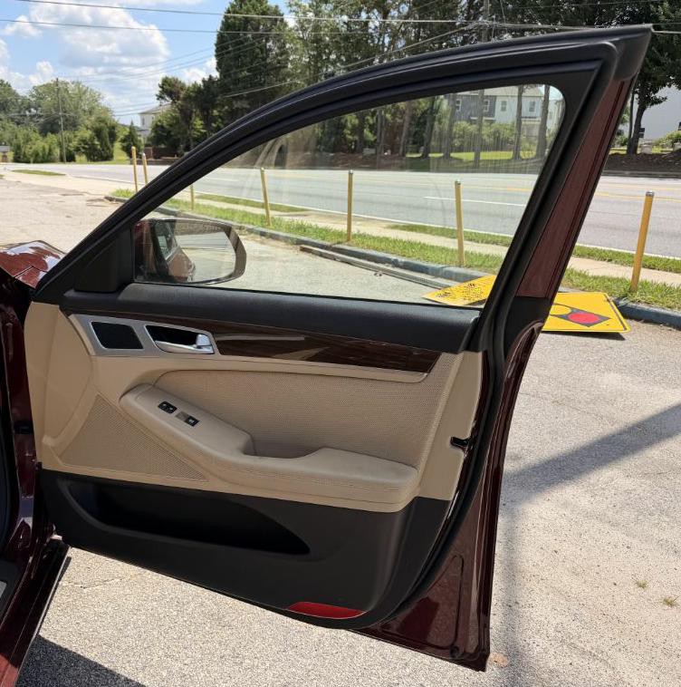 2016 Hyundai Genesis Image 30
