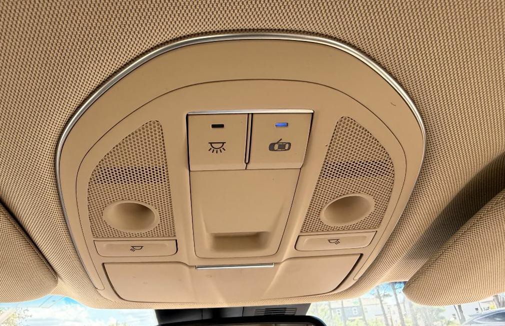 2016 Hyundai Genesis Image 32