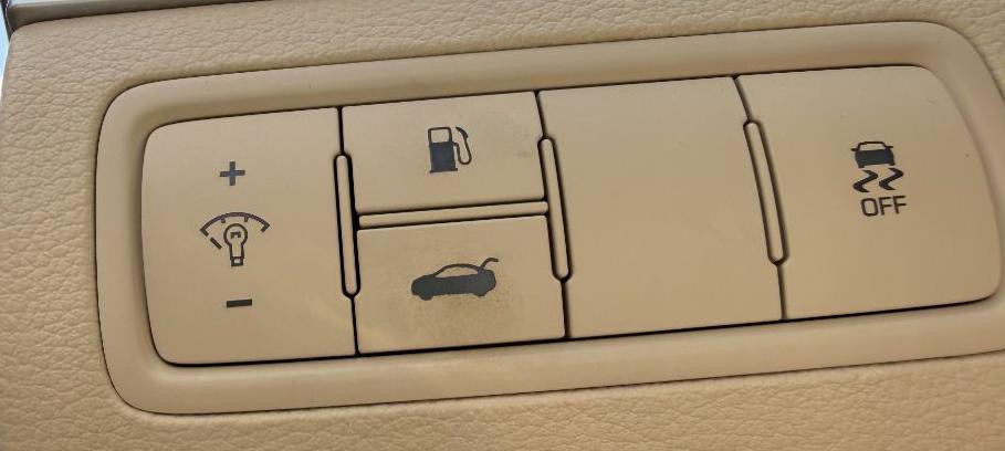2016 Hyundai Genesis Image 33