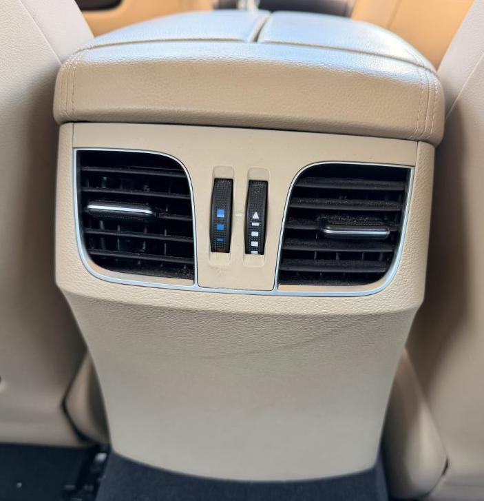 2016 Hyundai Genesis Image 34