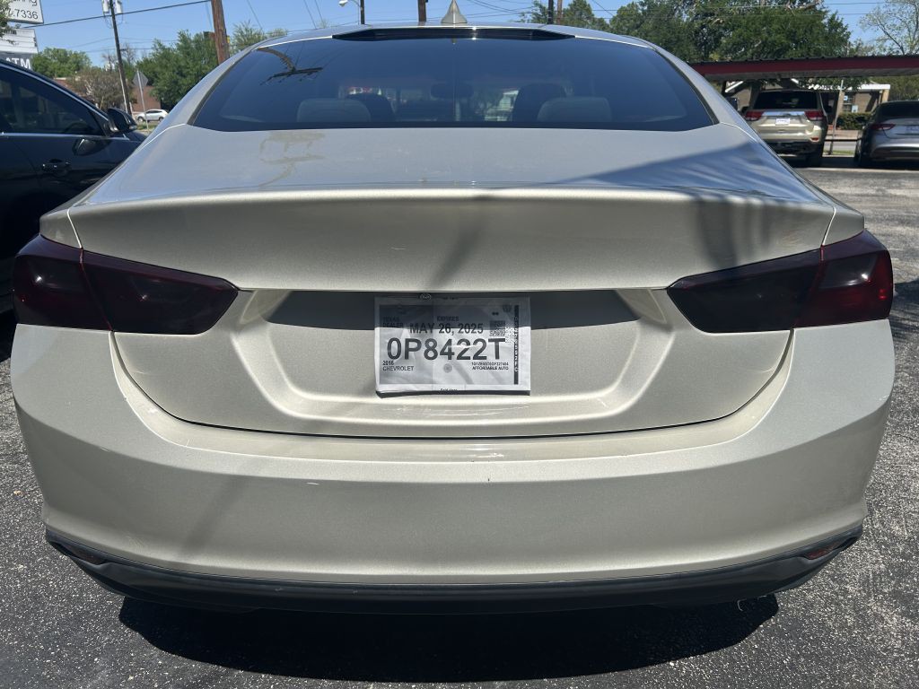 2016 Chevrolet Malibu Image 4
