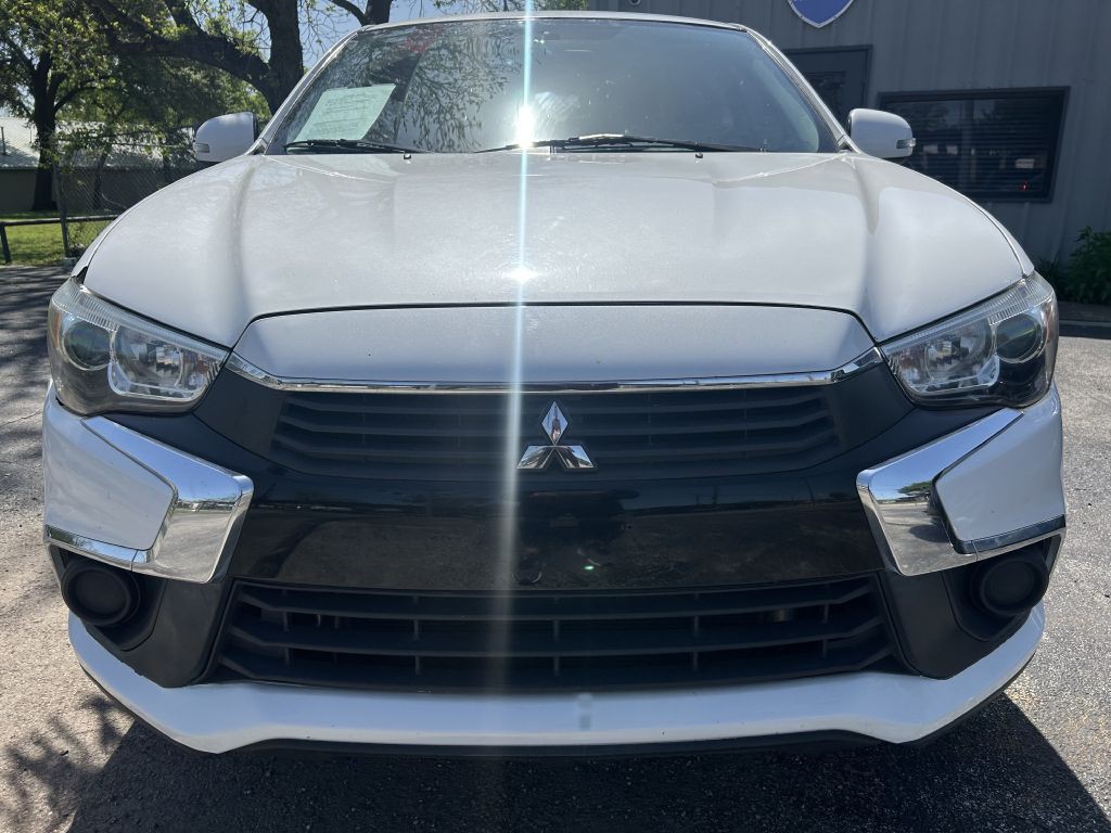 2016 Mitsubishi Outlander Image 2