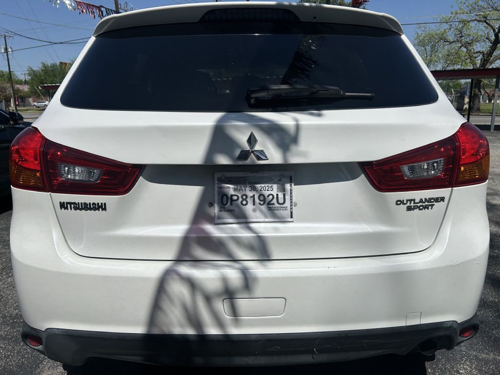 2016 Mitsubishi Outlander Image 4