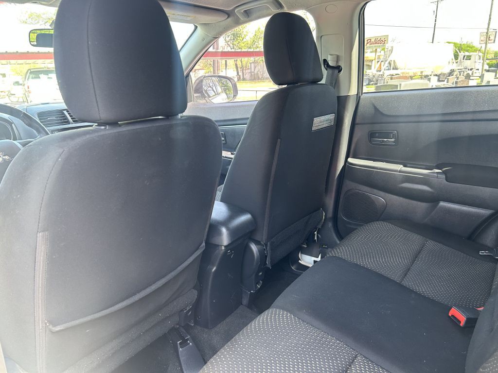 2016 Mitsubishi Outlander Image 6