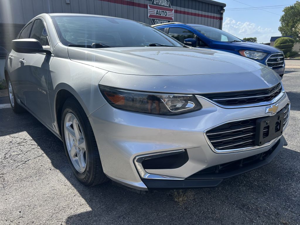 2017 Chevrolet Malibu Image 3