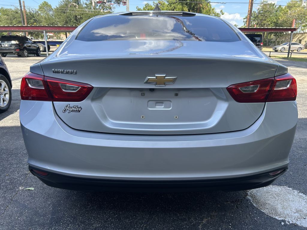 2017 Chevrolet Malibu Image 4
