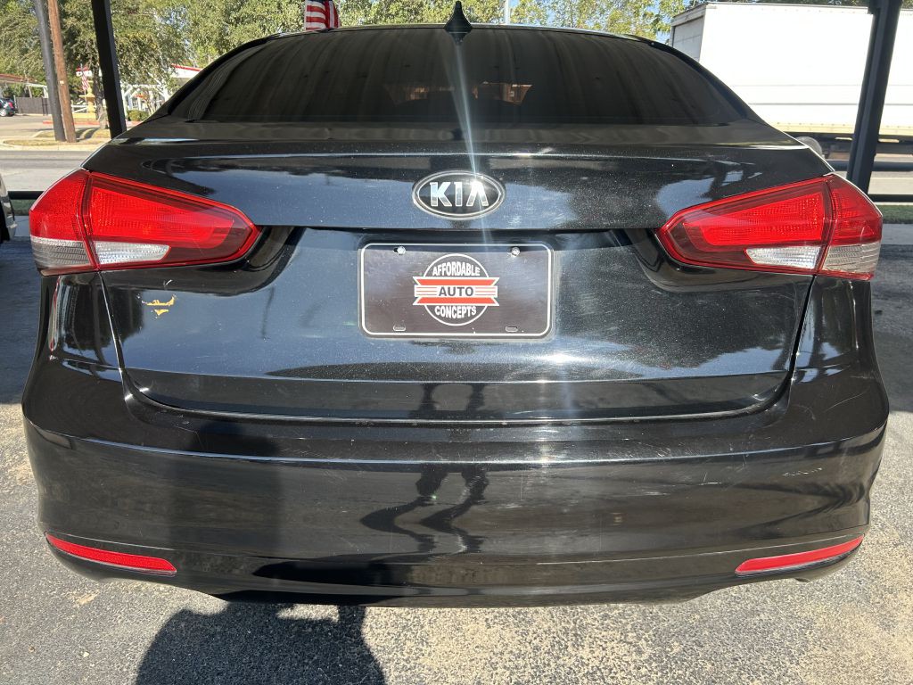 2017 Kia Forte Image 4