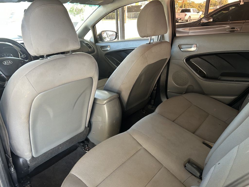 2017 Kia Forte Image 6