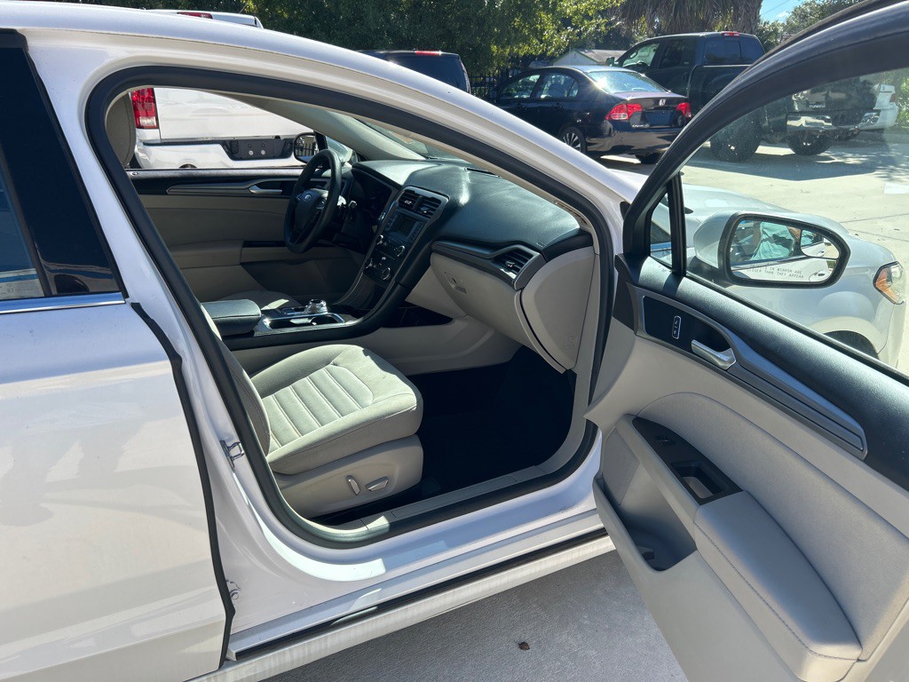 2017 Ford Fusion Image 11