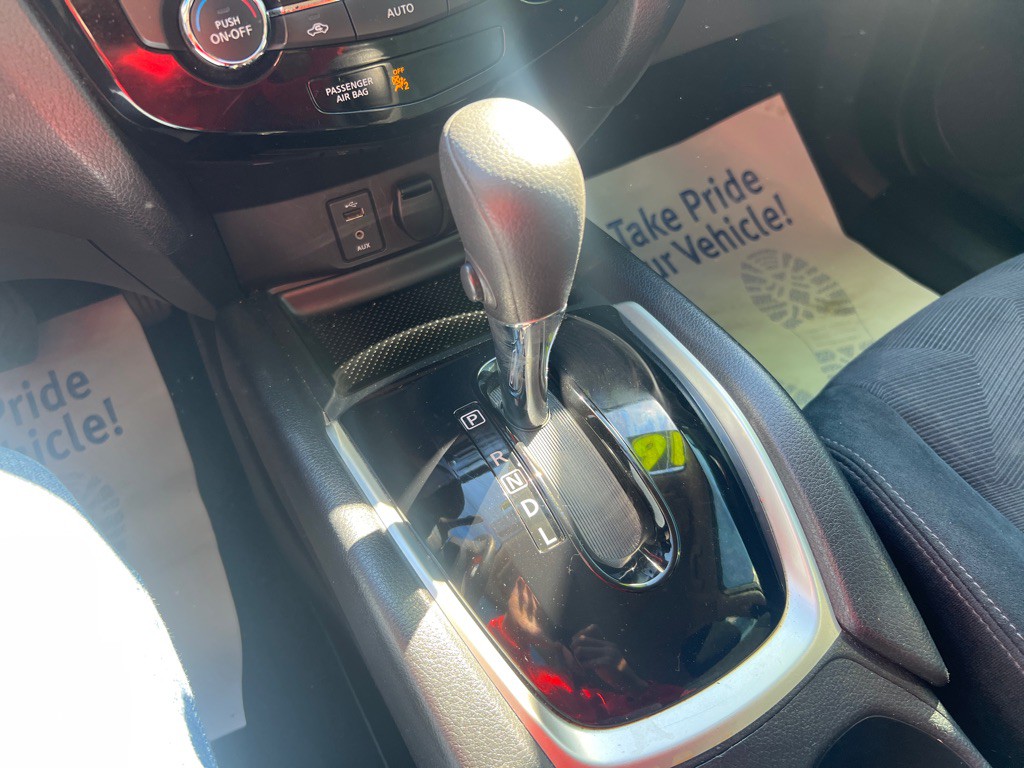 2016 Nissan Rogue Image 17