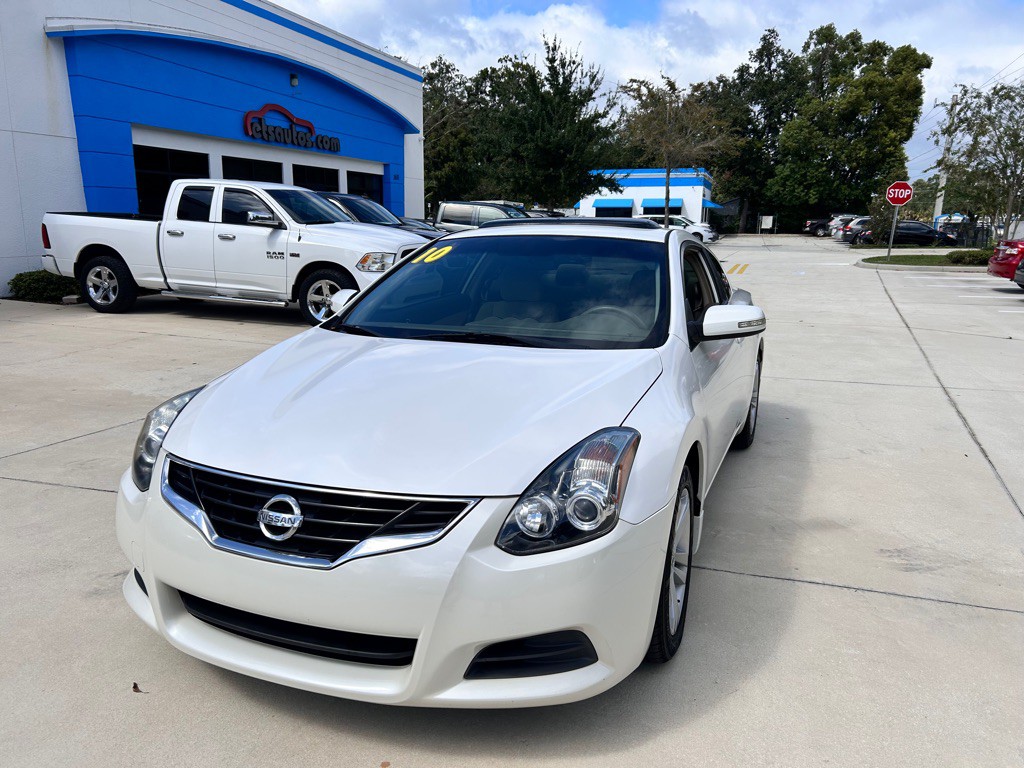 2010 Nissan Altima Image 1