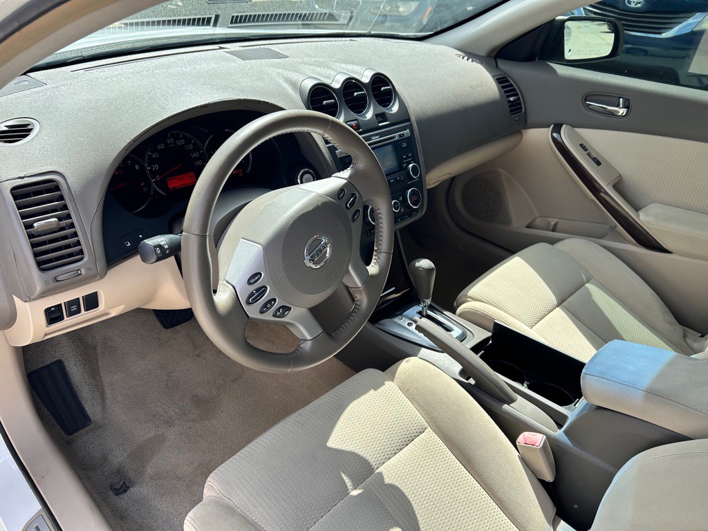 2010 Nissan Altima Image 8