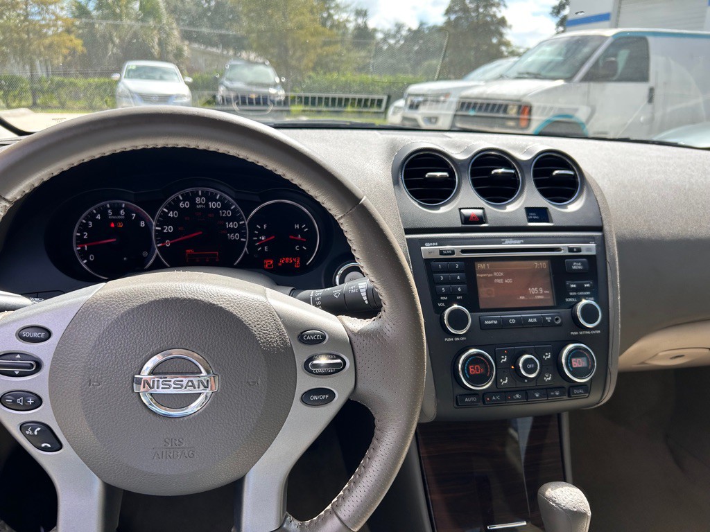 2010 Nissan Altima Image 9