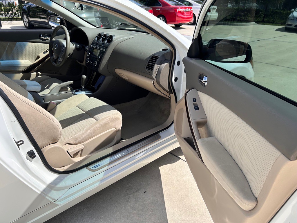 2010 Nissan Altima Image 14