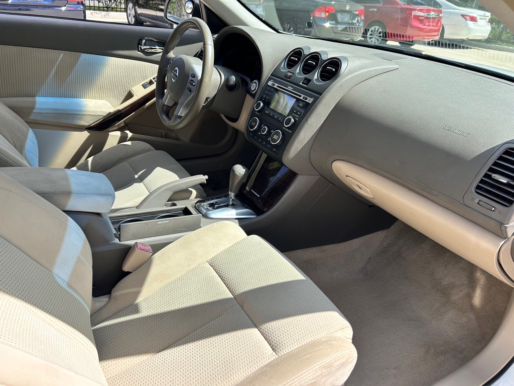 2010 Nissan Altima Image 15