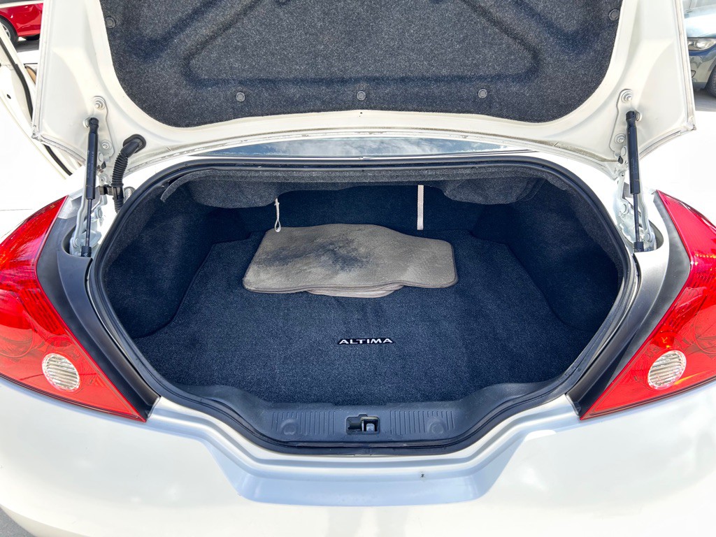2010 Nissan Altima Image 18