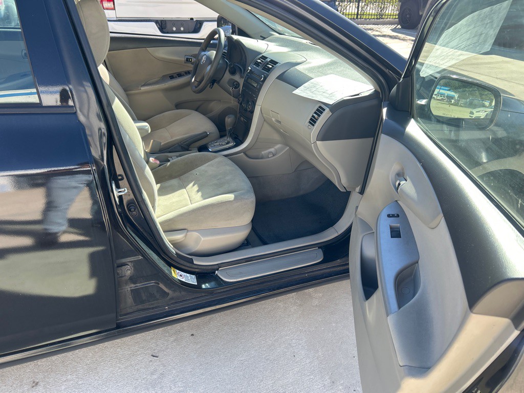 2010 Toyota Corolla Image 11