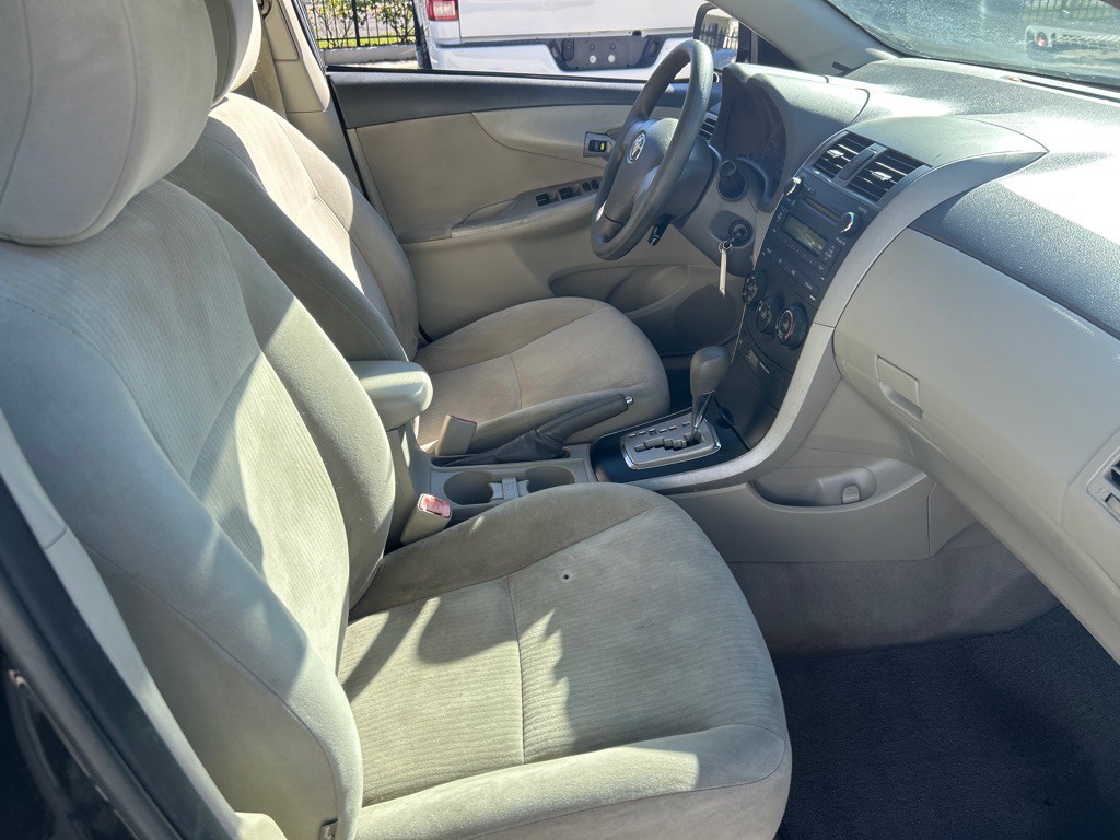 2010 Toyota Corolla Image 12