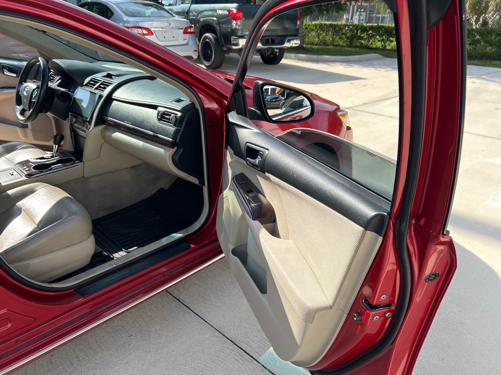 2012 Toyota Camry Image 11