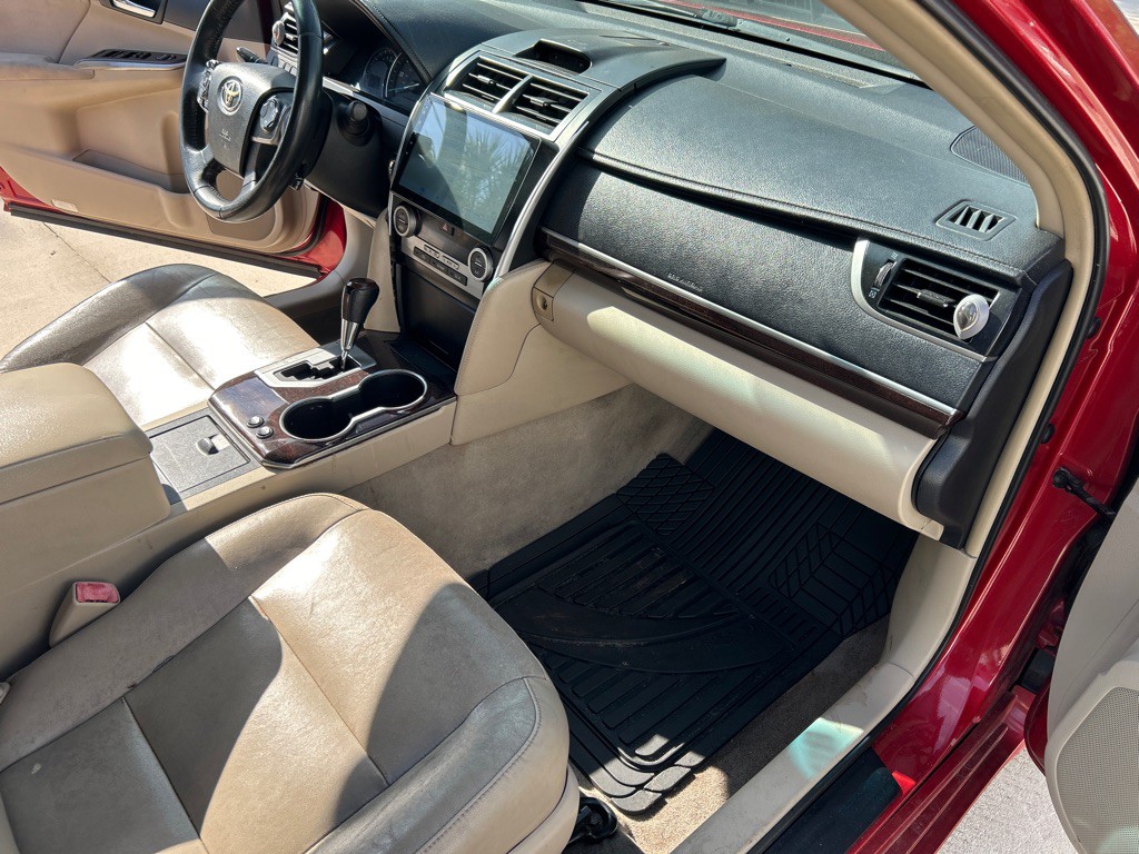 2012 Toyota Camry Image 12