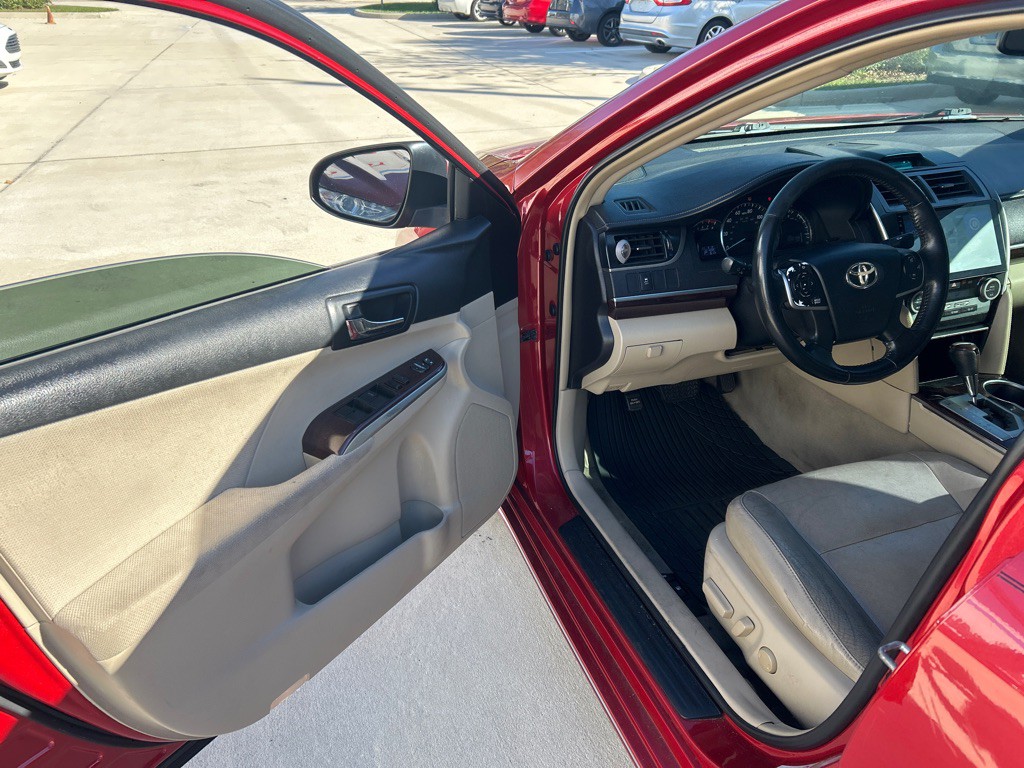 2012 Toyota Camry Image 8
