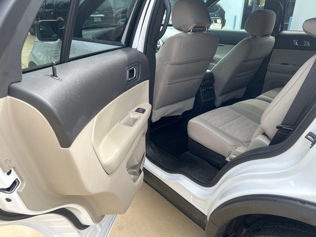 2015 Ford Explorer Image 12
