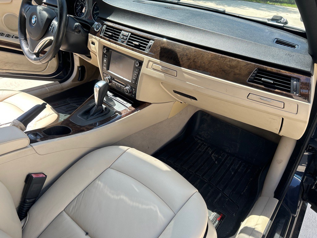 2009 BMW 3 Series Image 11