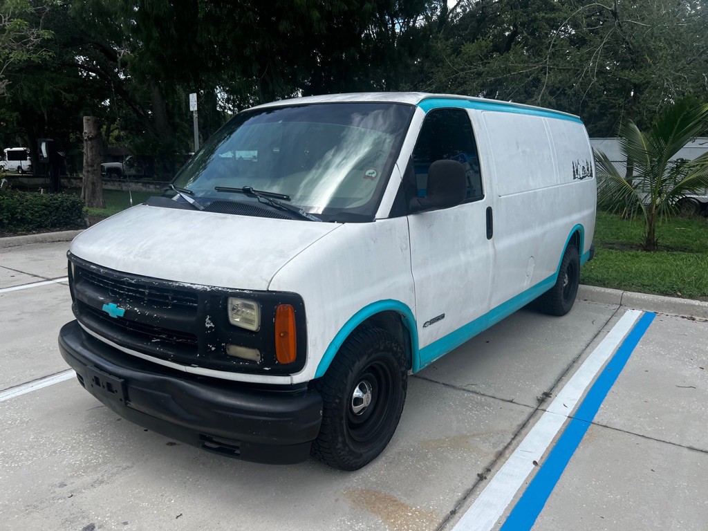 2001 Chevrolet Express Image 1